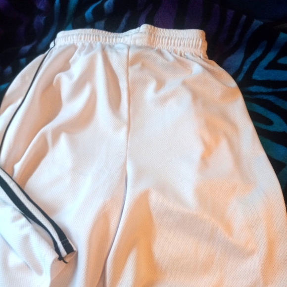 LAST CHANCE SALE ONLY $8 Boys Med White Legend Outfitfitter  Basketball Shorts - Picture 5 of 5